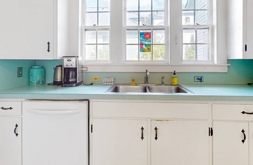 Montpelier House | Historic, two-story 1860s home with a large yard, washer, & fireplace