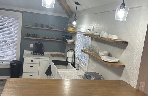 Excelsior Springs House | Historical 1920s 2-bedroom, 3-bath house in charming Excelsior Springs with AC