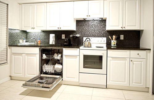 Warm Mineral Springs House | Home in North Port, AC, Wi-Fi, five minutes walk to Warm Mineral Springs
