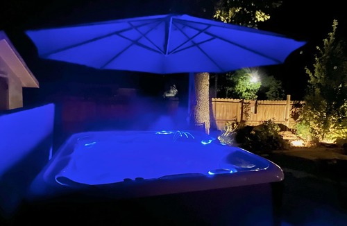 Bentonville House | Hot tub, fire pit, great outdoor space, by Coler bike trails, Bentonville Square
