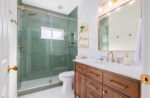 Cannonborough Elliotborough House | Hot tub & Parking - 3 Blocks to King
