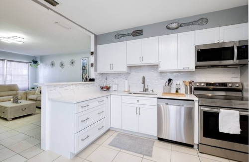 Venice Gardens House | Huge Backyard Oasis/Pet-Friendly Venice Home Near Beaches & Sarasota