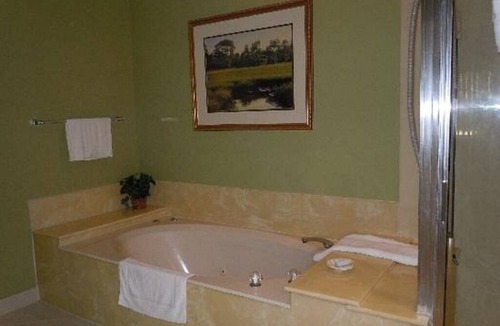 Shipyard Plantation Resort | Inside The Shipyard gated community near Coligny Beach, Sleeps 6: 2BR/2BA, Bikes
