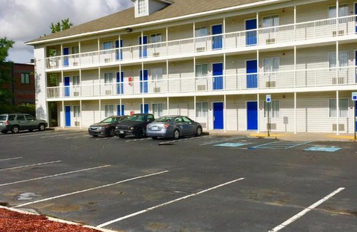 North Charleston Hotel | InTown Suites Extended Stay North Charleston SC - Rivers Ave