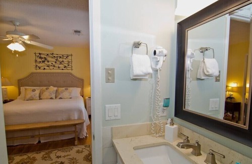 Tarpon Pond House | Island Cottage, Cool kids Sleeping Loft, Screened porch, Bikes included
