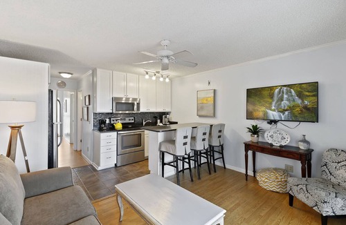 Isle of Palms Condo | Isle of Palms Sea Cabin with beach view! Pool, fishing pier, and beach access.