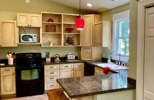 The Old Commons Apartment | Jasmine Suite , at Magnolia Court