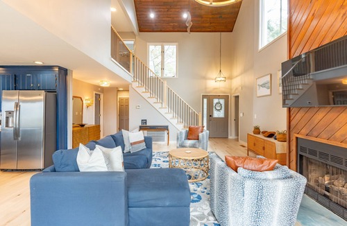 Vanderhorst Plantation House | Kiawah Home- Includes Bikes/14 min walk to Beach. 4 Bedrooms - 7 beds/2.5 Bath