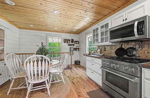 Berryville Apartment | Kings River Estate | House, Cabin and Airstream
