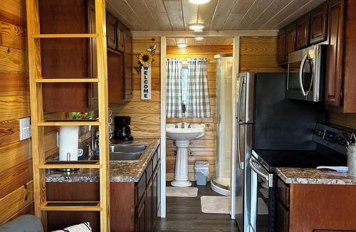 Boswell House | La Petite Maison, Tiny house Melbourne, AR in peaceful community of Mount Olive.