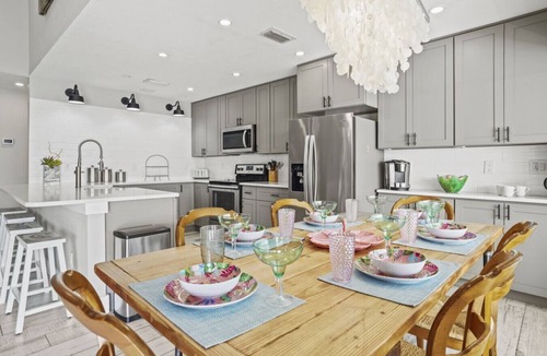 Fort Myers House | Lake Front, Free Amenities Heated Pool, Spa, Kayaks, Bikes, Fishing gear & More