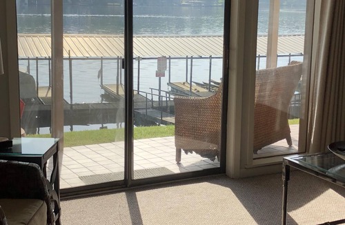 Rockwell Condo | Lake Hamilton LAKEFRONT Condo