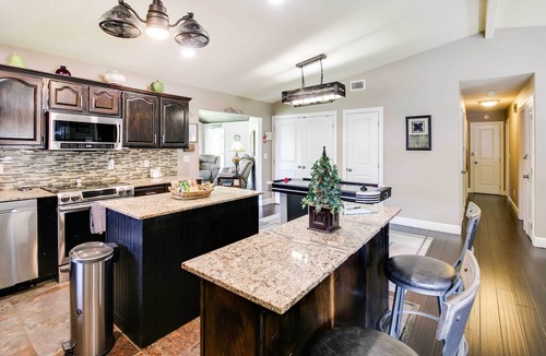 Mid America House | Lakefront Haven Near Oaklawn & Casino Resort!