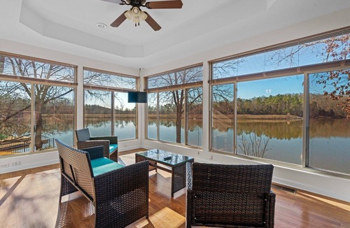 Hot Springs Village House | Lakefront Oasis! Golf Nearby - Private Dock - Pedal Boat - Dogs