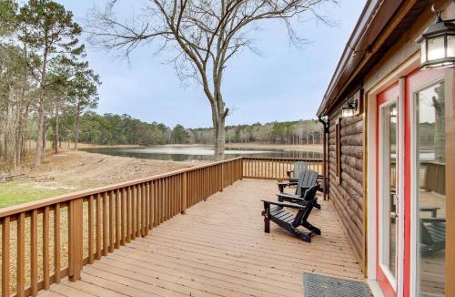 McNeill House | Lakeside Retreat w/Yard: Quiet Mississippi Cabin