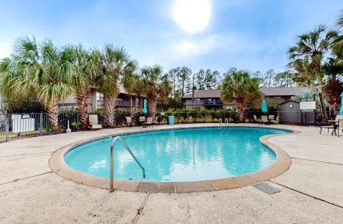 Diamondhead House | Lanai Village Condo w/Pool & Tennis! Dog Friendly
