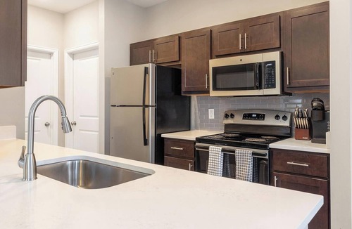 Summerville Apartment | Landing | Chic 1BD, Yoga Studio, Gym