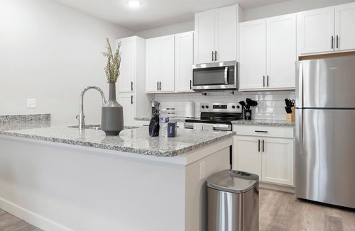 Beaufort Apartment | Landing | Incredible 1BD, Gym