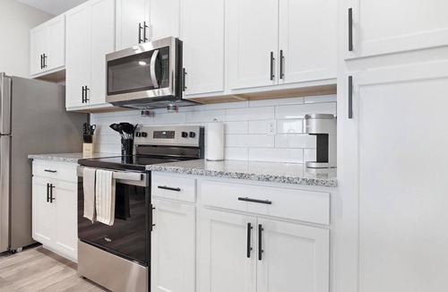 Beaufort Apartment | Landing | Modern 1BD, Gym