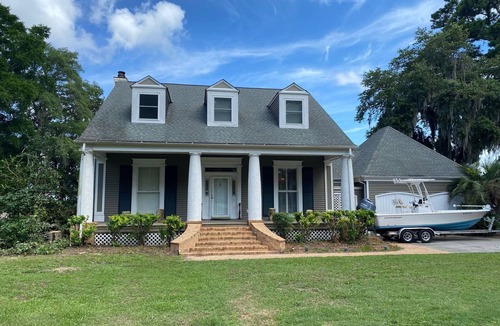 Burton House | Large Rustic Home for Marine Graduation and Family Fishing