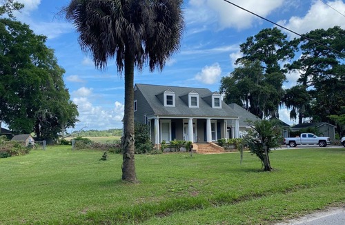 Burton House | Large Rustic Home for Marine Graduation and Family Fishing