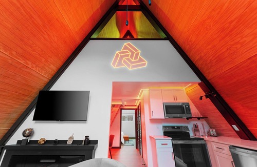 Omaha Cabin | LEDCabin, See the Stars, w/private Sauna, Hot Tub, on Creekfront