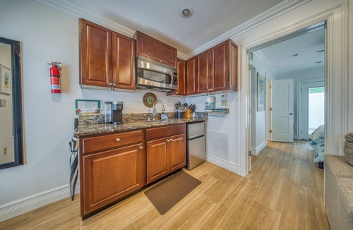 Sarasota House | Lido Key Oasis -Heated Pool/Walk to Beach & St. Armands - Separate In-Law Suite