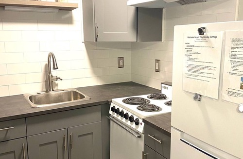 Sarasota Apartment | Lido Key- quaint studio remodeled holiday cottage-A