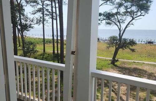 Melrose on the Beach House | Life's A Beach. An outstanding 5 bedroom home located on a unspoiled island.