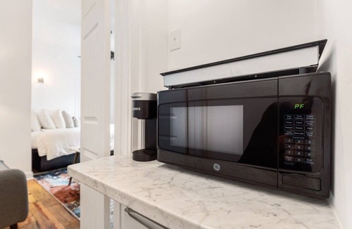 Westside Apartment | Light & Airy Downtown Executive Rental
