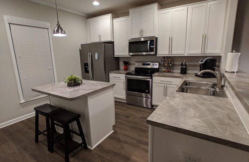 Pooler House | Like New Luxury Town home near Airport, Savannah, Ga. , Shopping, & Great food!