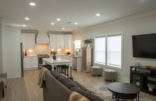 Old Town House | "Lil House" Cozy 2-bedroom cottage walking distance to beach and downtown.