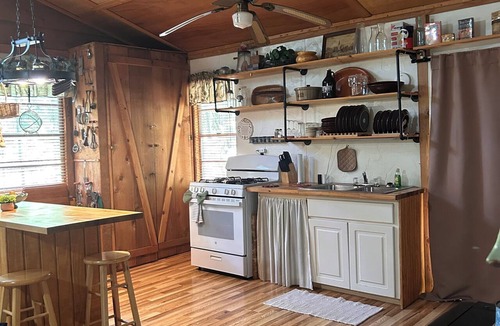 Morrilton Cabin | Little Piney Cabin at the Foothills of Petit Jean Mountain. Close to State Park