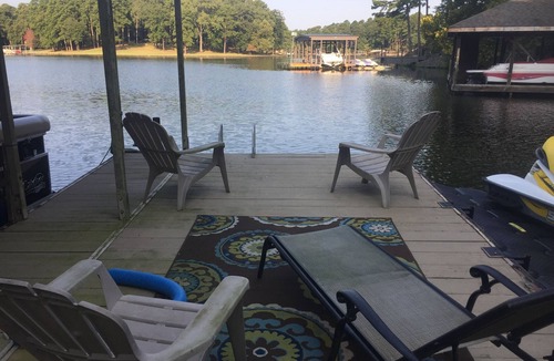 Mid America House | Looking for a little piece of heaven? This is it! Spectacular views and hot tub