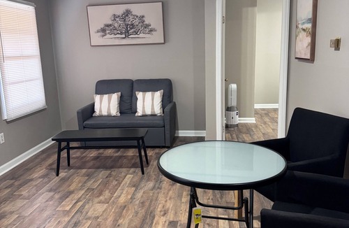 Jonesboro House | Lovely 1-bedroom house for travel nurse or visitor