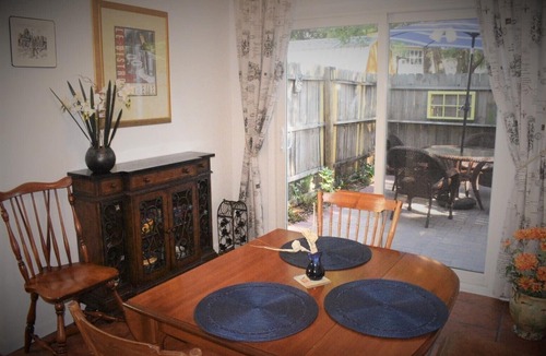 Mount Pleasant House | Lovely 2 BD Cottage halfway between sandy beaches and historic Charleston