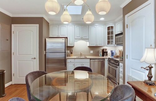 Historic District - North House | Lovely Carriage House In the Middle of Downtown!
