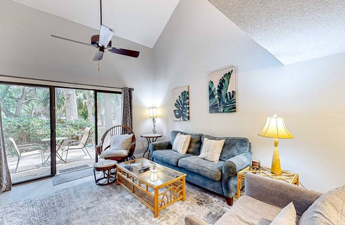 Shipyard Plantation Condo | Lovely Condo with Shared Pool & Tennis Dogs Welcome