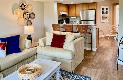 Isle of Palms House | Lovely top floor villa in Wild Dunes with partial ocean views, pool, & W/D