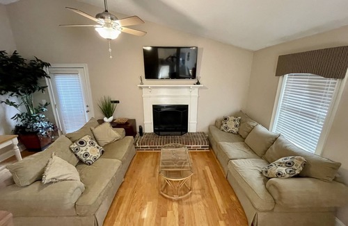 Mallard Lakes House | Lowcountry Oasis - 3 bed 2 bath - 5 min to the beach - fenced in yard