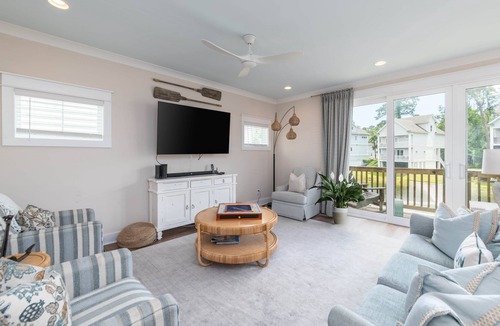 Folly Field House | Luxe Family Gem-FREE Heated Pool~Walk to Beach~BBQ