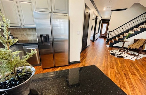 Rogers House | Luxurious Remodeled 2BR/3BED Bentonville NWA/Walmart HO Area
