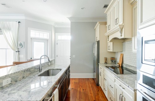 Historic Downtown Savannah House | Luxurious Townhome Near Park with Private Parking by Lucky Savannah