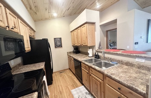 Show Low Cabin | Luxurious Year Round Retreat, Sleeps 6, Gorgeous Views!
