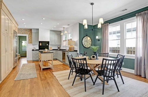 Live Oak House | Luxury Daffin Getaway | Designer Kitchen + Yard