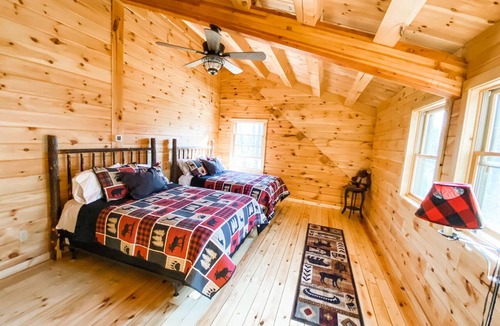 Meredith Cabin | Luxury Log home steps from private beach in Meredith on Lake Winnipesaukee.