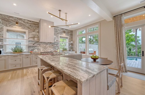 Vanderhorst Plantation House | Luxury Marshfront Retreat with pool and 4 king suites