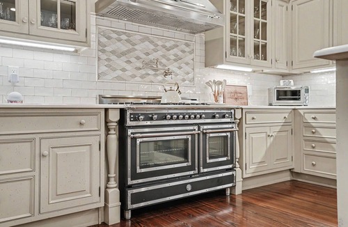 Metropolitan House | Luxury Savannah Estate w/Heated Pool, Manicured Gardens by Lucky Savannah