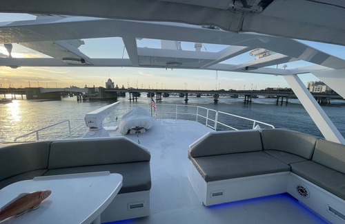Downtown Charleston Boat Rental | Luxury Yacht Charter with private stewardess, great views, & strong Wi-Fi.