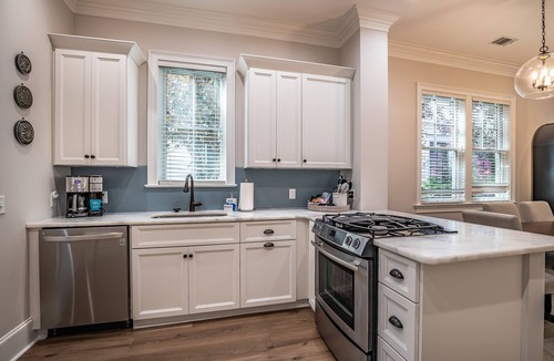 Habersham House | Marsh Cottage - Centrally Located to Amenities in Habersham